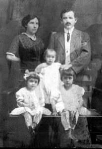 An immigrant couple and their children., circa 1910