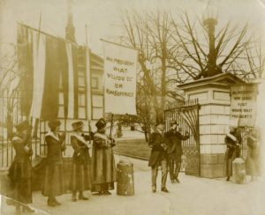 Suffragists outside the White House, 1917