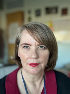 Headshot Julia Metzker