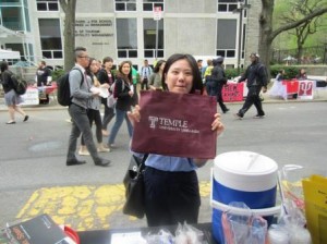 Student holding up a Temple branded swag bag.