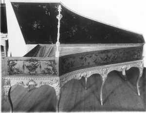 Picture of harpsichord