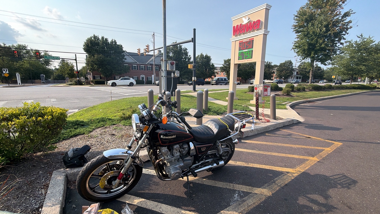 The black 1982 Kawasaki LTD 1000 J parked at Wawa.