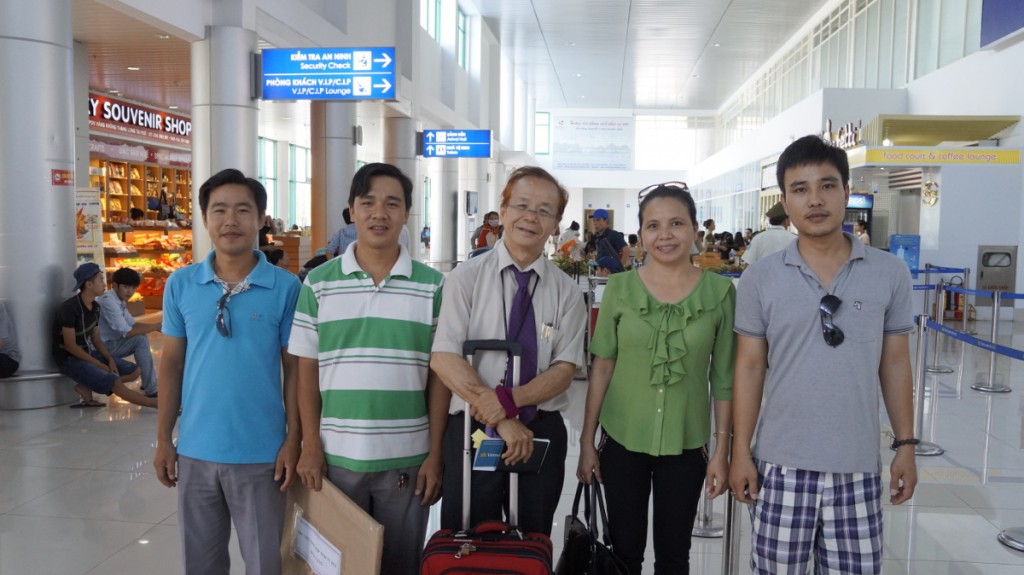 From left, Quang, Thành, me, Chị Thu, Tuấn.